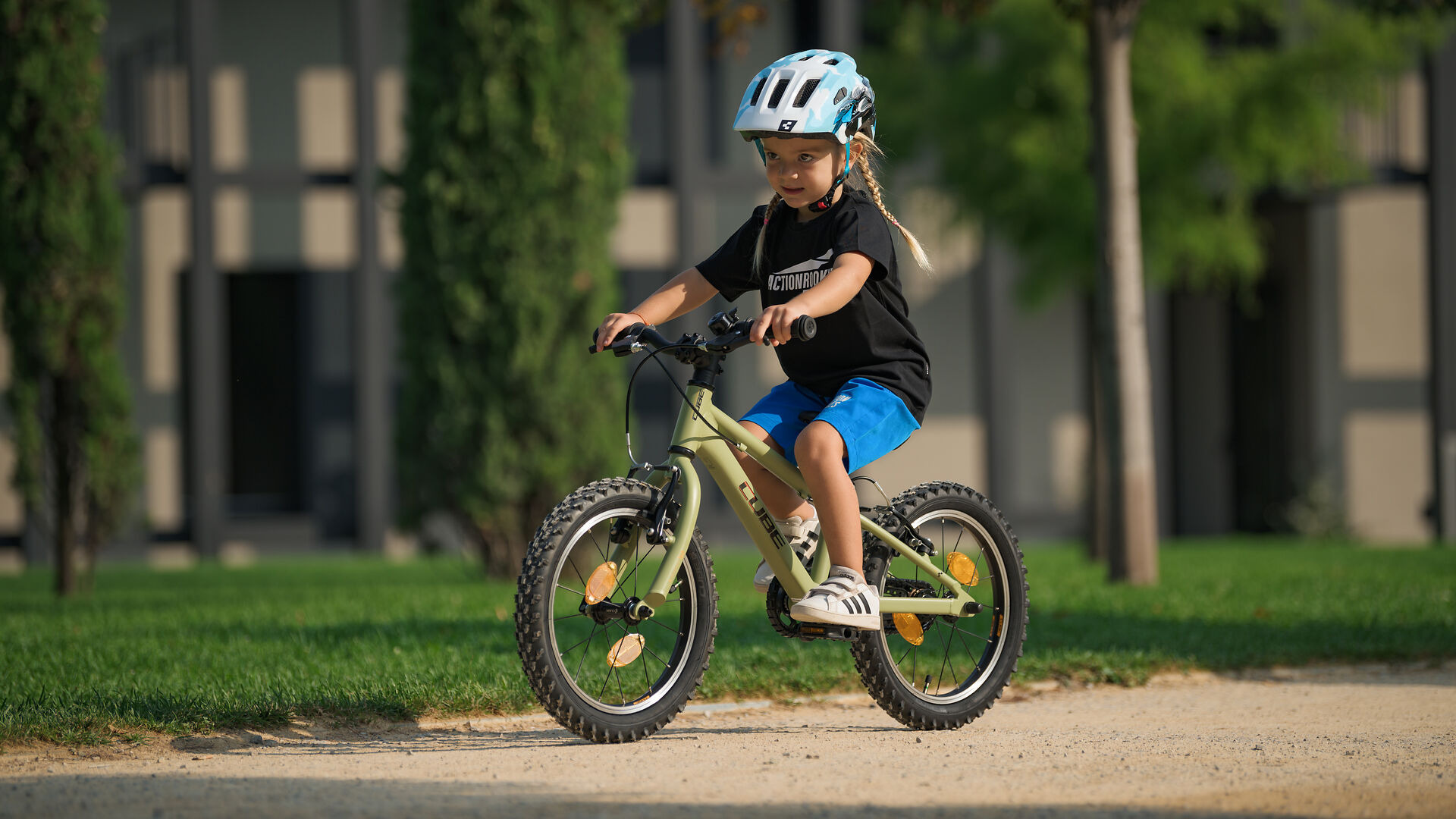 Stort udvalg af sikre og sjove børnecykler hos HV Cykler