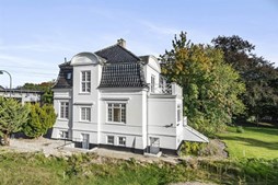 Pris sat ned med 2.100.000 kr. på Dronninggårds Alle 11