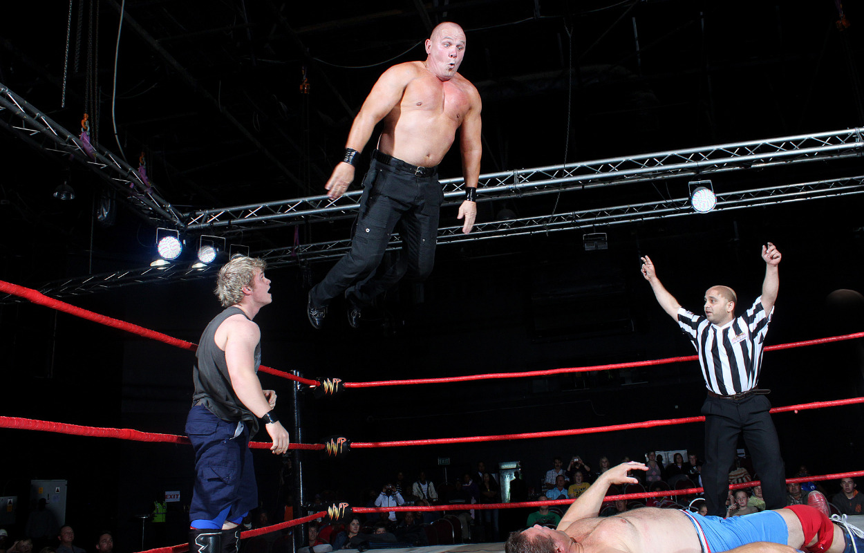 Fri adgang for alle: Oplev frygtløse wrestlere og spektakulære stunts i Sportscenter Ikast