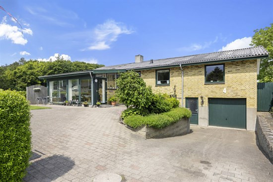 Til salg hos Nybolig Sæby A/S: Indbydende villa med plads til hele familien