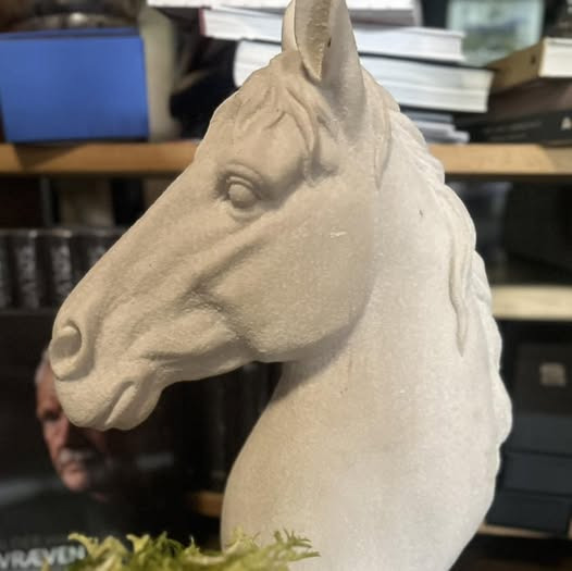 Den Hvide Hest Kolding inviterer til omsætning onsdag med 3 retters menu