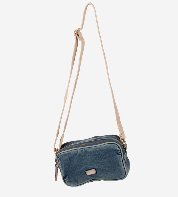 Rosengreen tilbyder smart denim taske fra Treats til halv pris