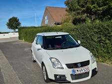Nordbyens Køreskole v/ Bjarne M. Behrenthz tilbyder igen kørekort med manuelt gear med ny Suzuki Swift Sport