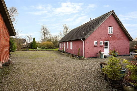 Byvej 13 og 1 anden boliger er kommet til salg denne uge i Hadsten - se boligerne her.