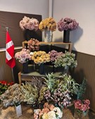 Elins butik tilbyder kunstige blomster i friske forårsfarver