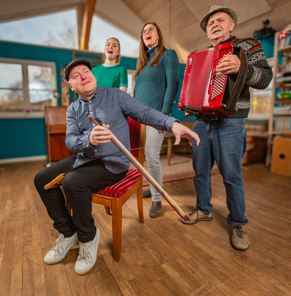 Oplev gårdsangernes lærlinge i en festlig koncert på Folkestedet