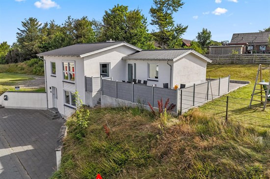 Velholdt villa med flot udsigt i naturskønne Thise