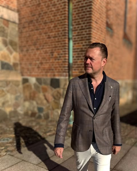 Tip Top Fashion fremhæver italiensk elegance med Tombolini blazer i eksklusiv metervare