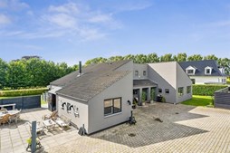 Til salg hos Ejendomsmæglerfirmaet Thomas Risager A/S: Unik og super spændende etplansvilla i Bjergby