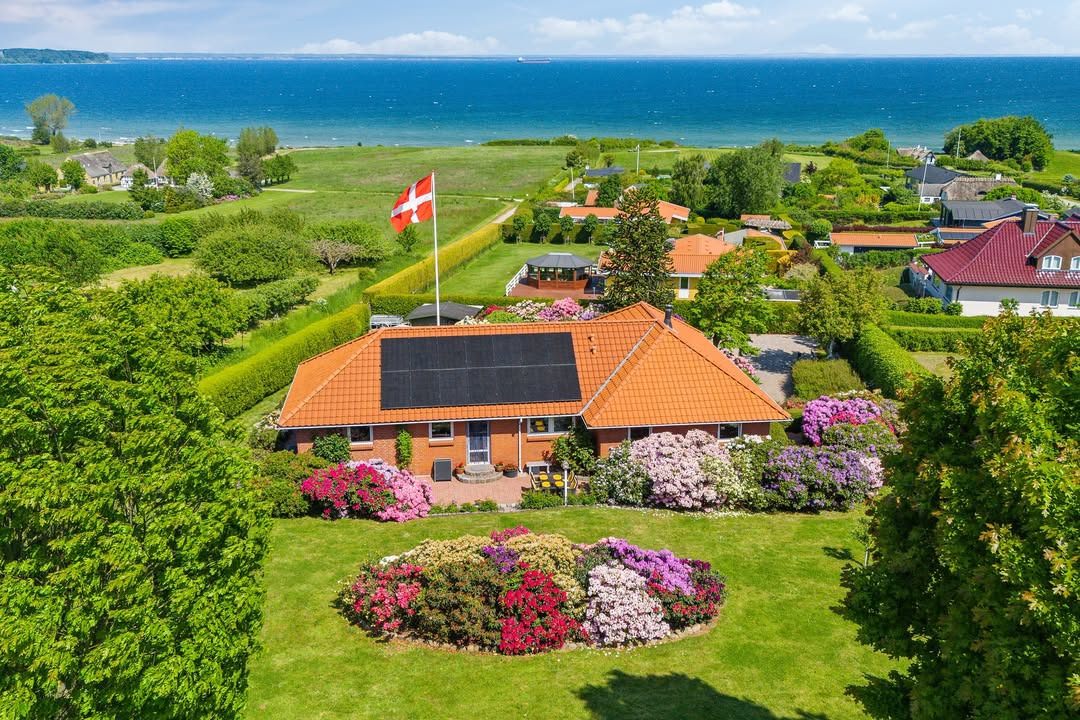 RealMæglerne Middelfart tilbyder sommerhus med unik udsigt og prisnedsættelse på 200.000 kr.