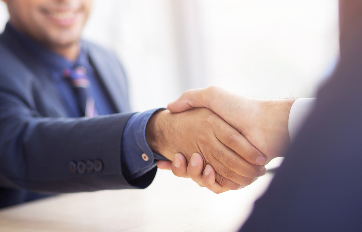 Fire blå partier har givet hinanden håndslag