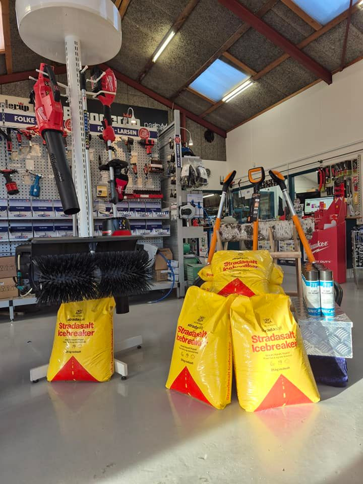 Bonde Maskiner: Kolde tilbud på vejsalt, isfjerner og sneskovle op til vinteren