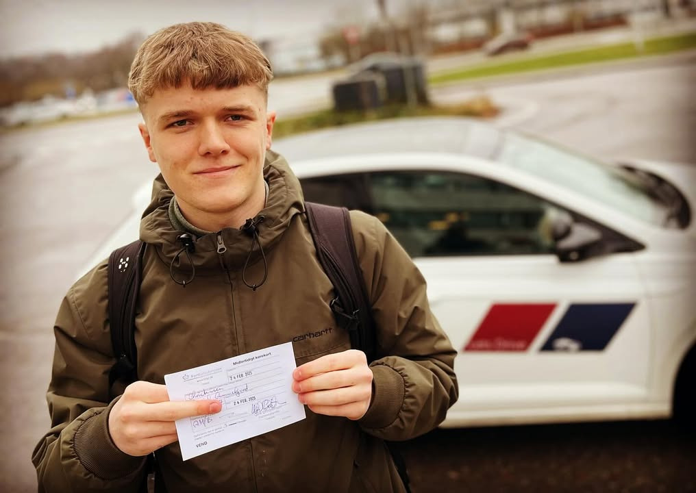 Lets Drive ønsker Daniel tillykke med kørekortet efter udfordrende tid