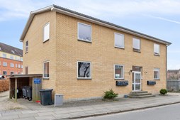 Til salg hos Lokalbolig Silkeborg - Mathias Bach & Co: Flot, lys 2V’er midt i Silkeborg