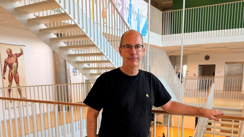 Fra tv-branchen til omsorgsfaget: Brian satser på digital velfærdsteknologi som social- og sundhedsassistent
