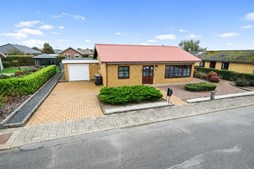 Bøgevej 2 og 1 anden boliger er kommet til salg denne uge i Skærbæk - se boligerne her.