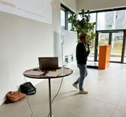 Arbejdmiljøeksperten sætter fokus på mental sundhed og humor på arbejdspladsen hos IBA Erhvervsakademi Kolding