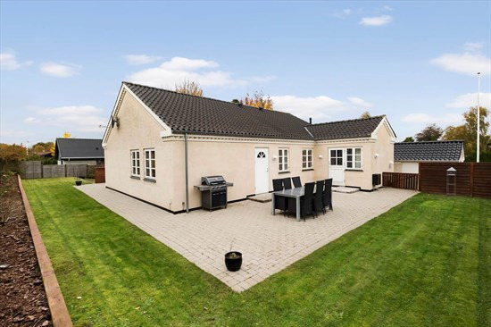 Bolig til salg for 4,0  mio. kroner - se hvad der ellers er til salg i Fredensborg Kommune