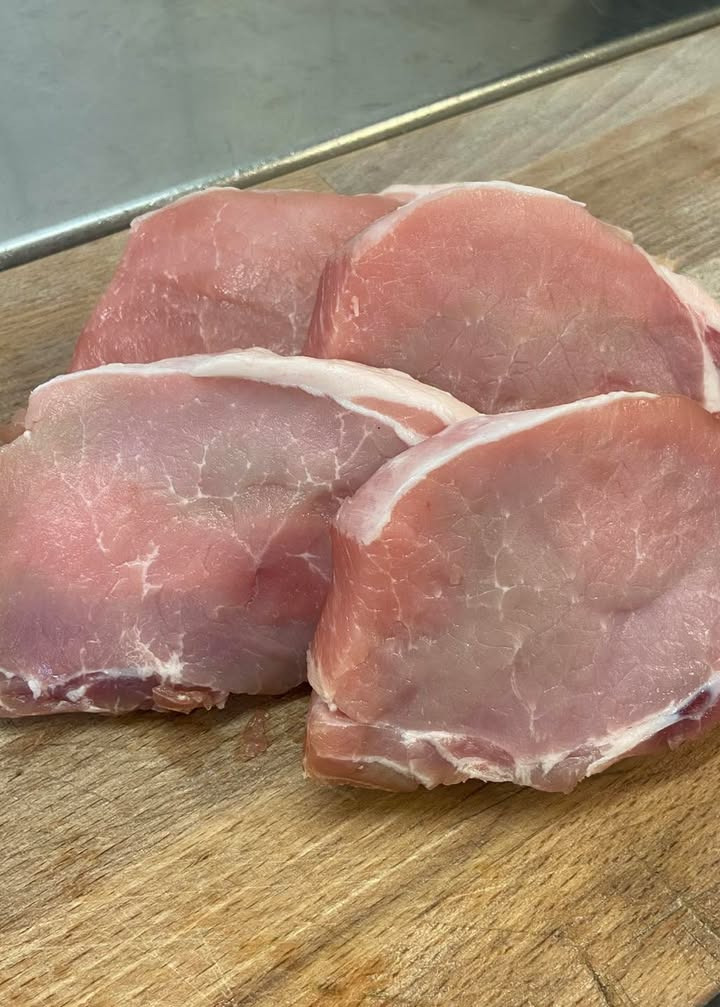 Elling Slagterforretning tilbyder koteletter og fars til stærke priser