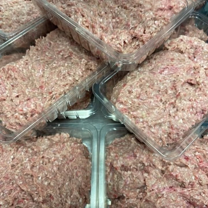 SuperBrugsen Dronninglund tilbyder hjemmerørt frikadellefars til kun 49,95 kr. pr. kilo onsdag