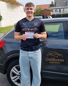 Nicolaj skifter knallertkortet ud med bilkørekort gennem Guldkortet ApS