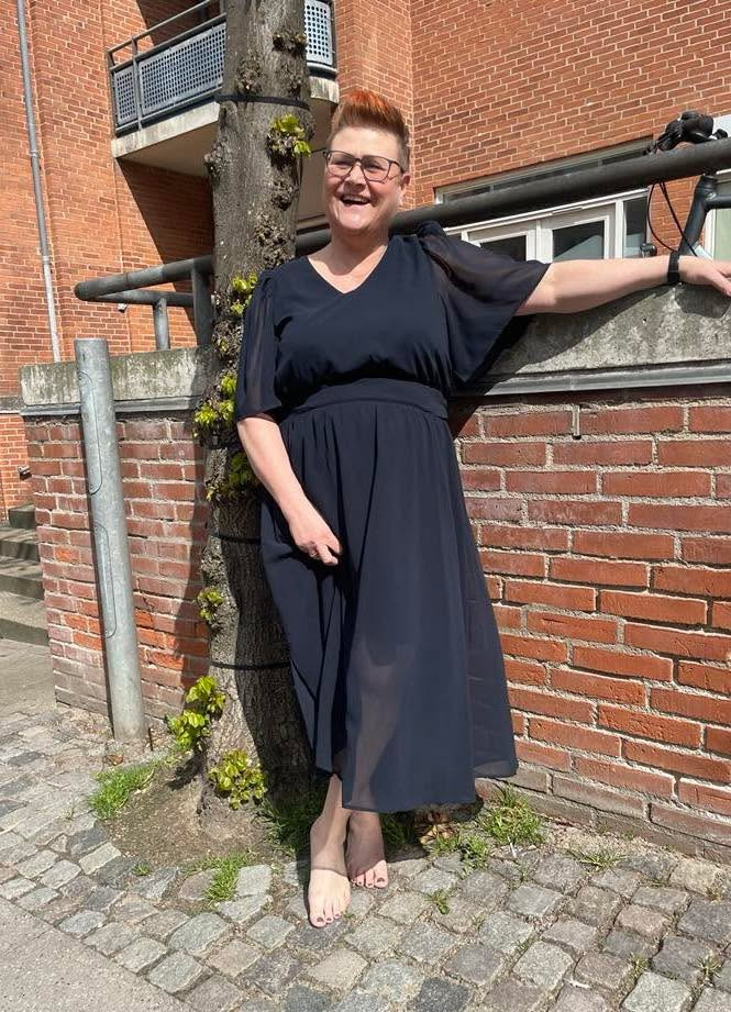 Only Curves deler glæden ved fotoshoot med ny kjole til forårets fester