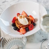 Restaurant Mellow introducerer sommerdesserten Bær symfoni på menukortet