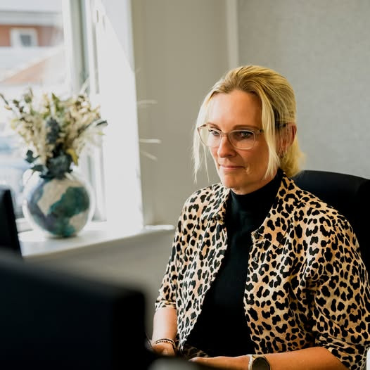 Mød Heidi Selmer: Din professionelle advokatsekretær hos Ret&Råd Dronninglund