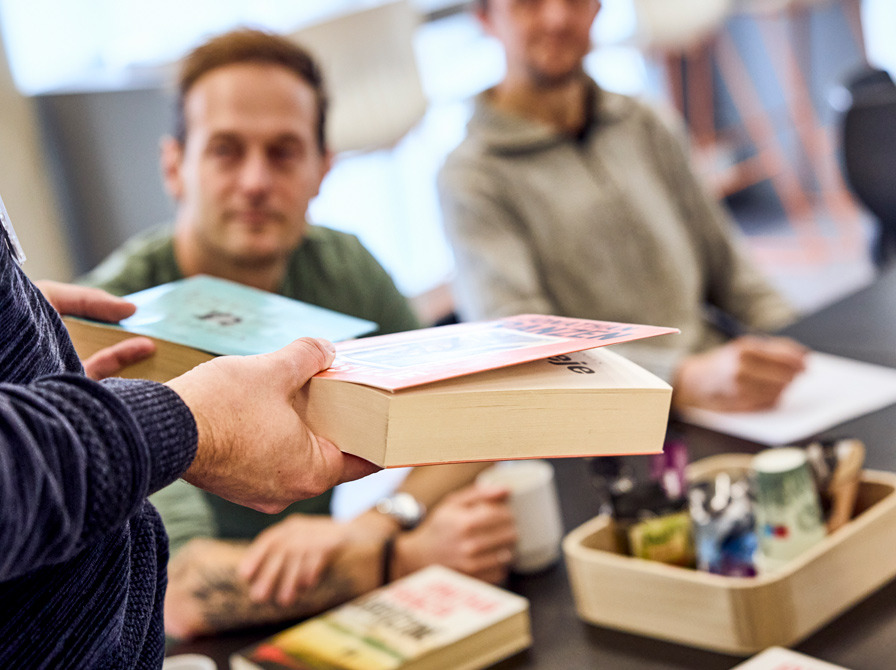 Hyggelig bogcafé i Randers: En aften med litteratur og fællesskab