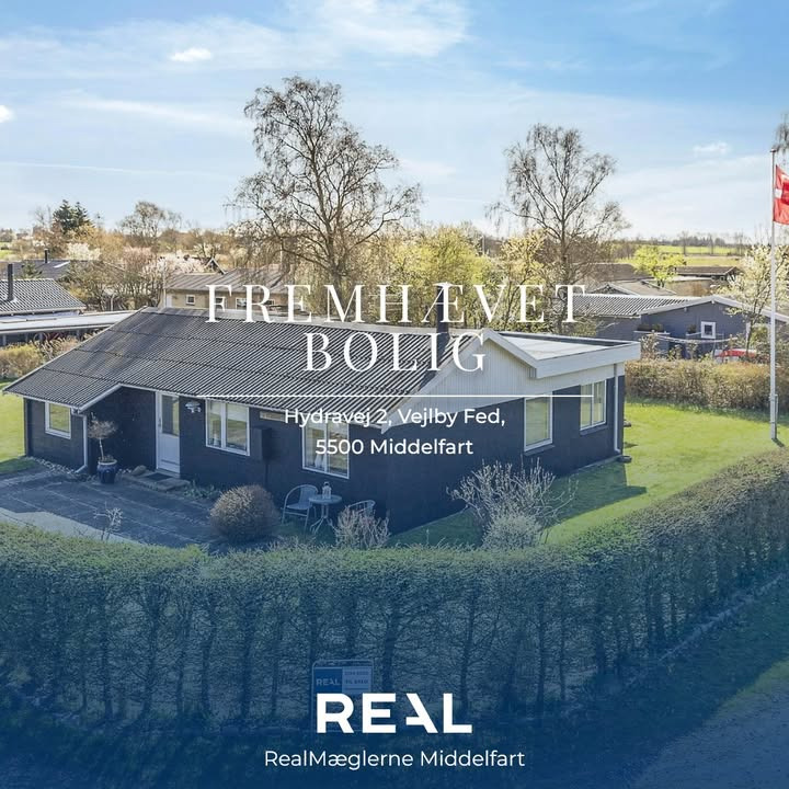 RealMæglerne Middelfart præsenterer hyggeligt sommerhus til salg i Vejlby Fed