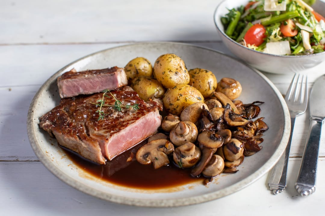 Fredagsmenu uge 10 hos Frederiksberg Kødforsyning: Entrecôte med tilbehør for 139 kr. per person