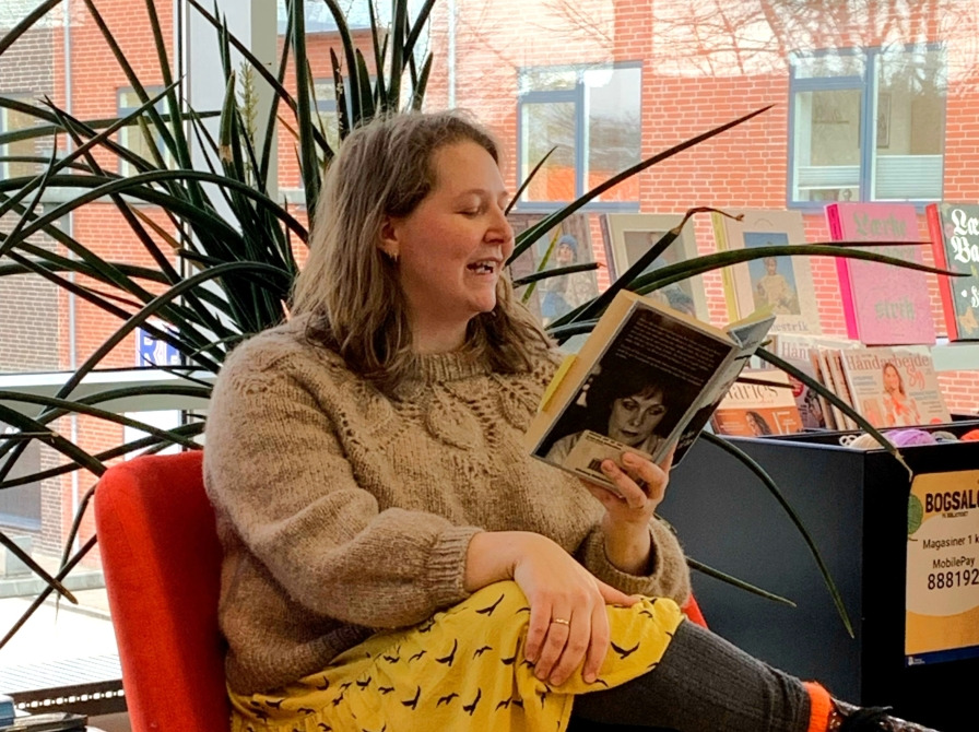 Fællessang, strik og rådgivning på Kjellerup Bibliotek