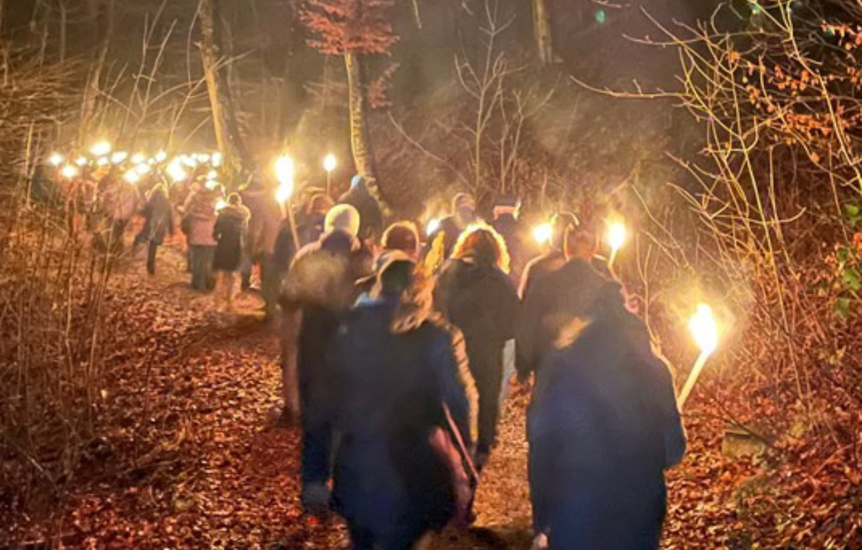 Vær med til at fejre vintersolhverv med fakkeloptog i Gybels Plantage i Sæby