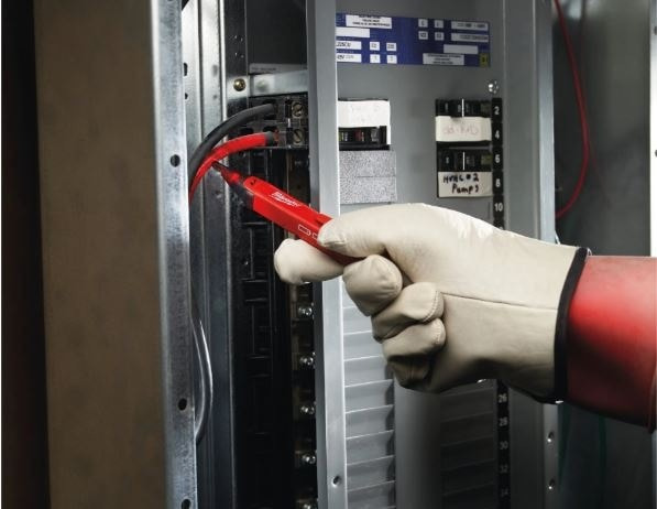 HH Trælast & Byggecenter A/S lancerer Milwaukee spændingsdetektor for sikker el-arbejde