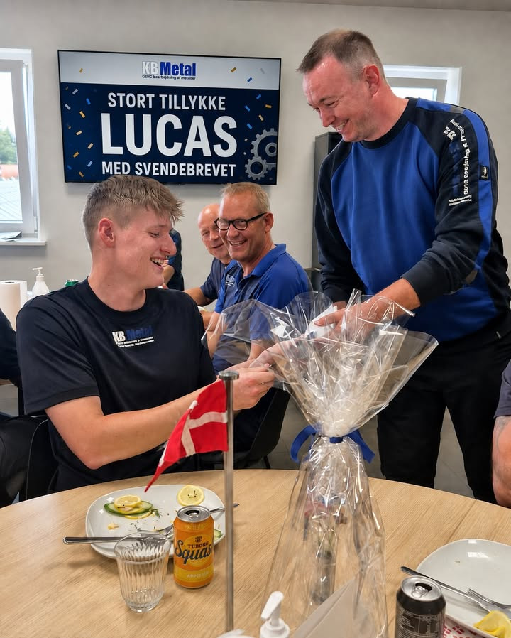 KB METAL ApS fejrer Lucas' svendebrev som industritekniker
