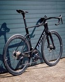 Factor Ostro V.A.M 2.0 fejrer endnu en sejr: Forbedret aerodynamik og fantastiske køreegenskaber til en lavere pris