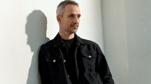 Rasmus Walter bringer akustisk magi til Kedelhuset