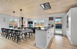 Nyt sommerhus ved vandet tilbyder perfekt ramme for afslapning og naturnydelse