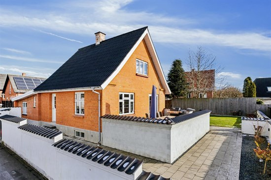 Pris sat ned med 50.000 kr. på Rosenvej 3A