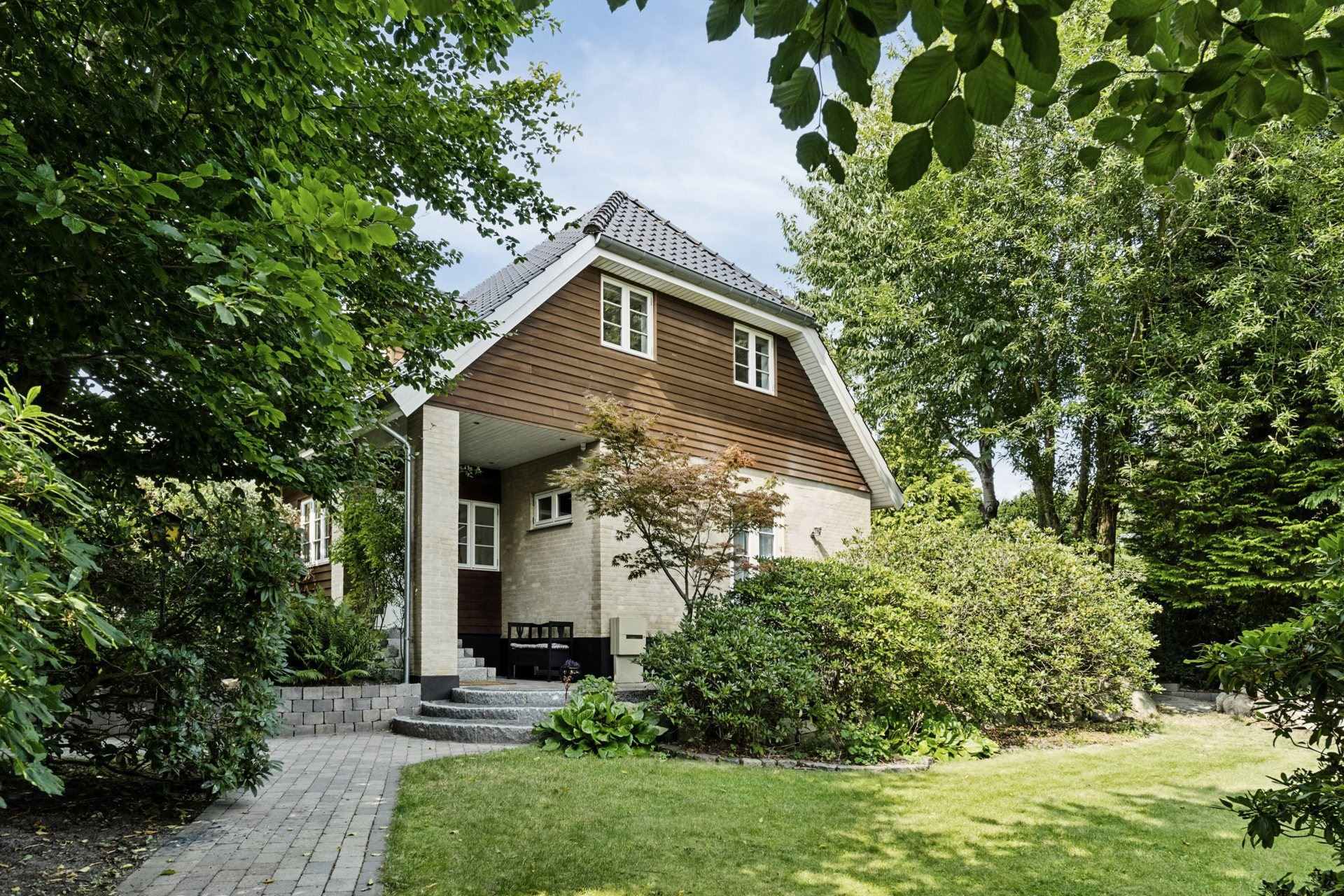 Helleskrænten 6 til salg for 11,8  mio. kroner - Se 5 andre boliger til salg i Søborg