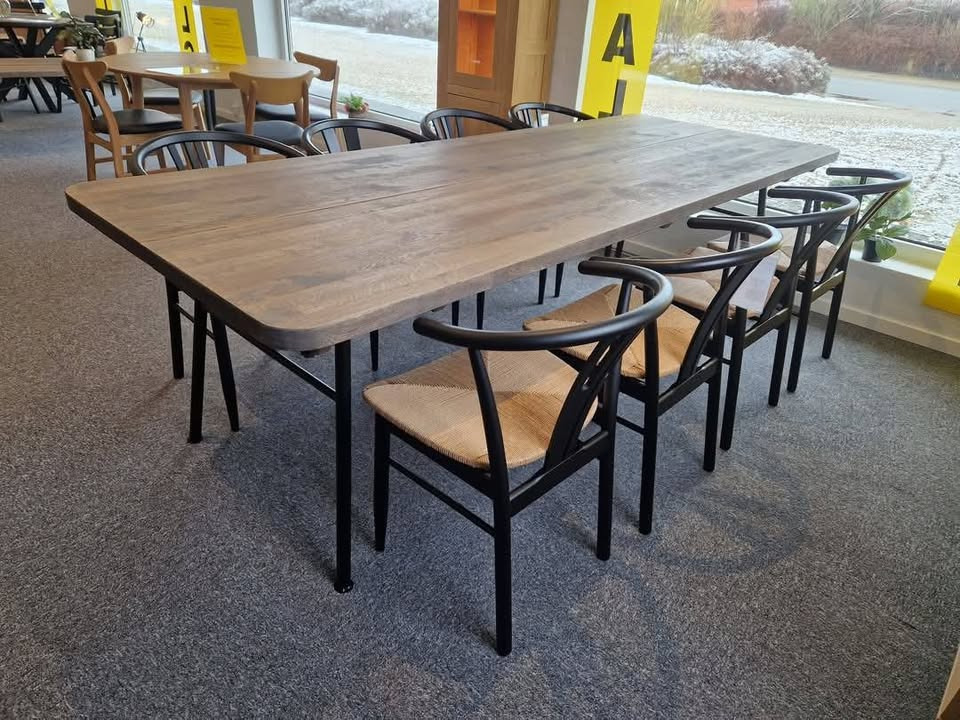 HOVELIND MØBLER præsenterer skarpe priser på restparti af plankeborde og sofabord