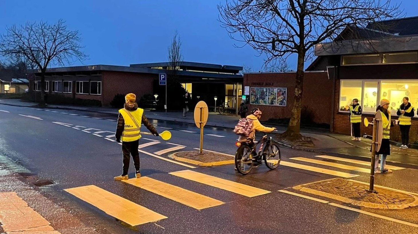 Skulderklap til Favrskovs skolepatruljer i en sur tid