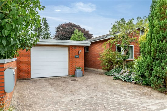 Charmerende, velindrettet ejendom i børnevenlige omgivelser