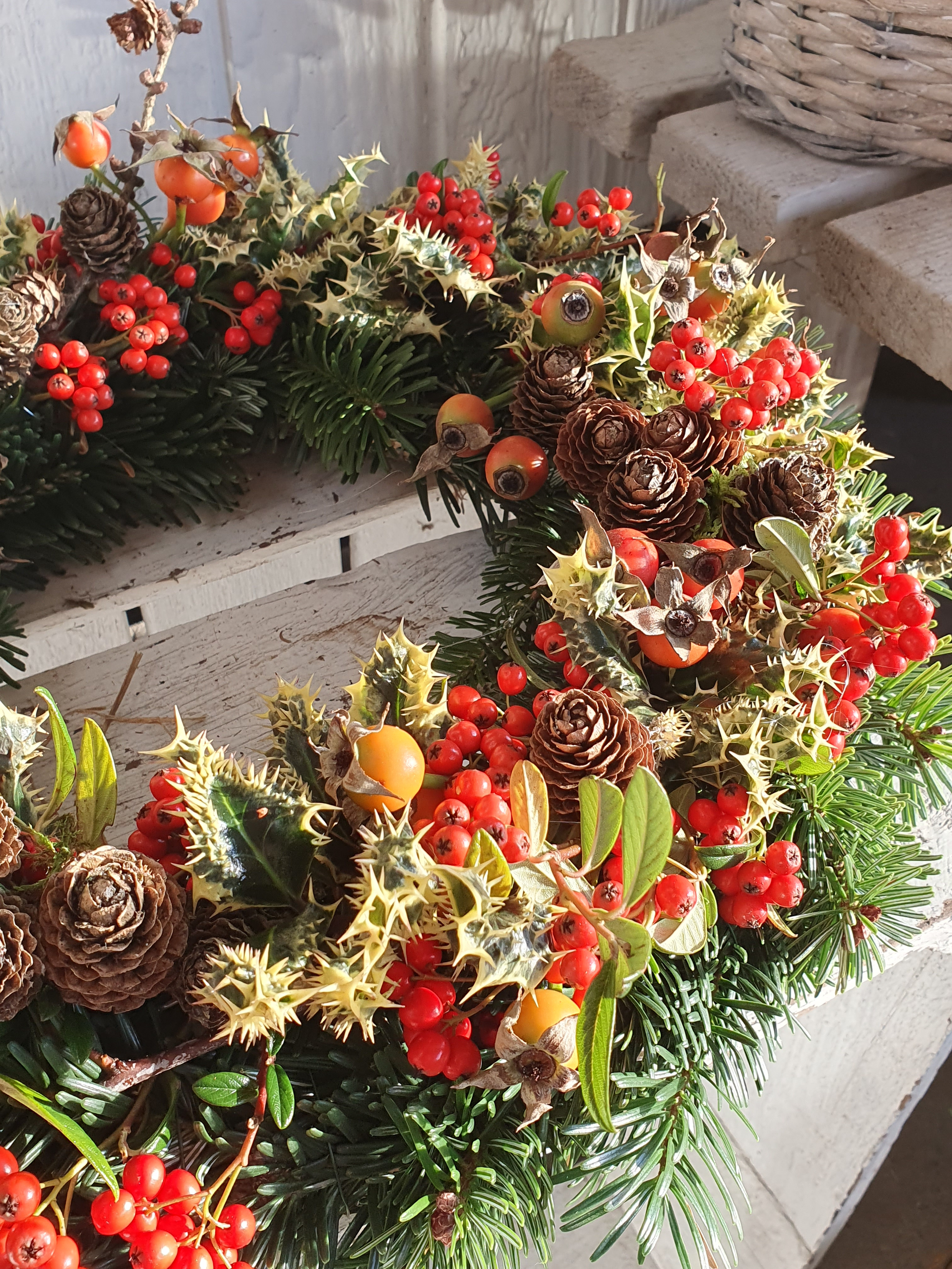 Skab julestemning med kreative kranse og dekorationer i Juelsminde