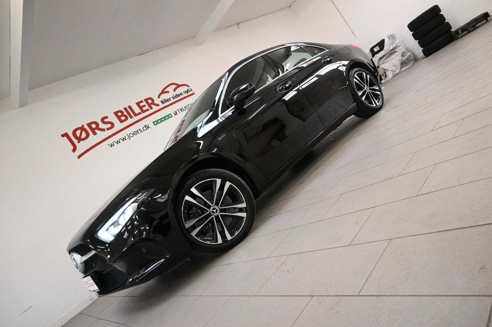 Biler netop sat til salg i Holmegaard