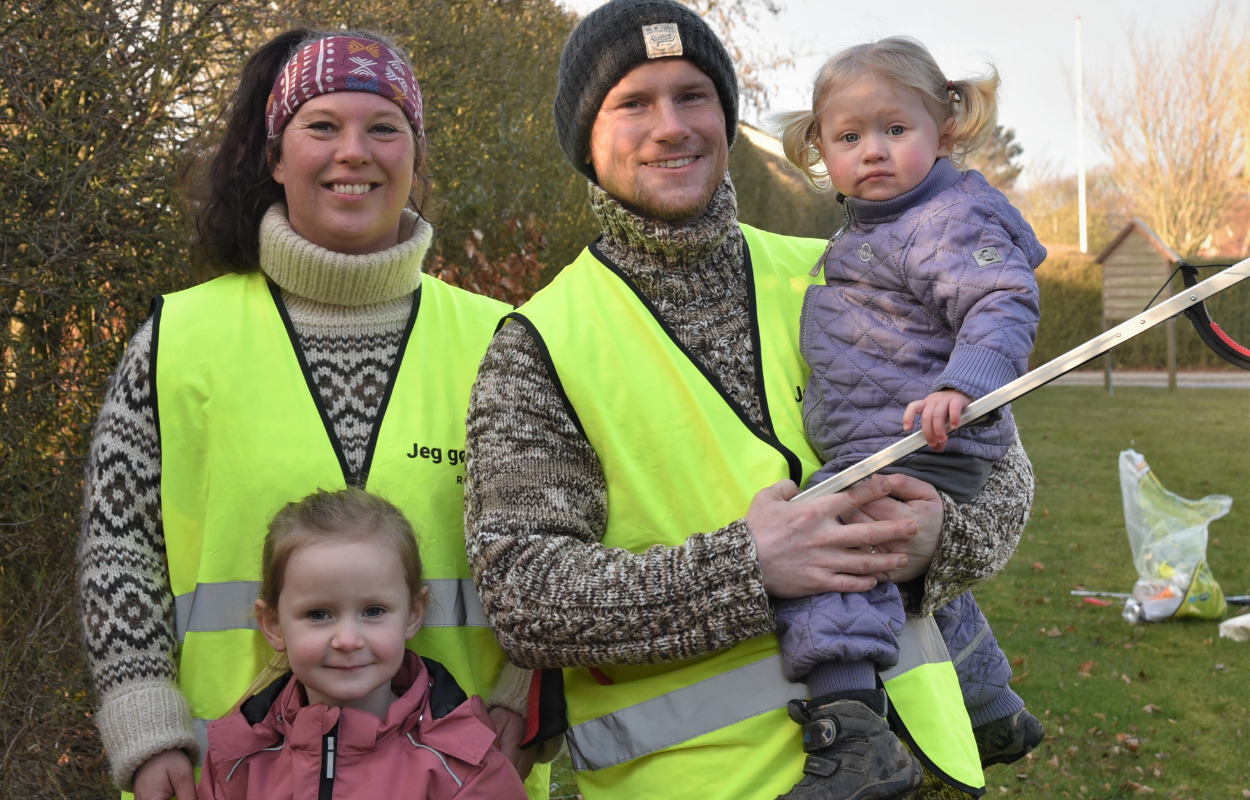 Frivillige inviterer børn og voksne til affaldsindsamling