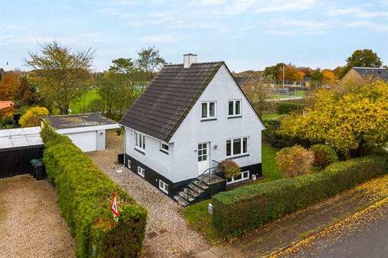 Skolevej 20 og 1 anden boliger er kommet til salg denne uge i Haarby - se boligerne her.