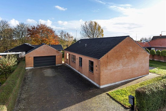 Skovbovej 14 og 9 andre boliger er kommet til salg denne uge i Randers - se boligerne her.