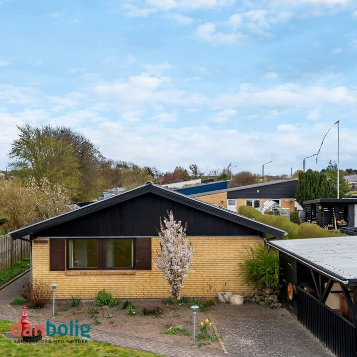 Danbolig Nørresundby tilbyder velholdt villa med potentiale til personlig præg
