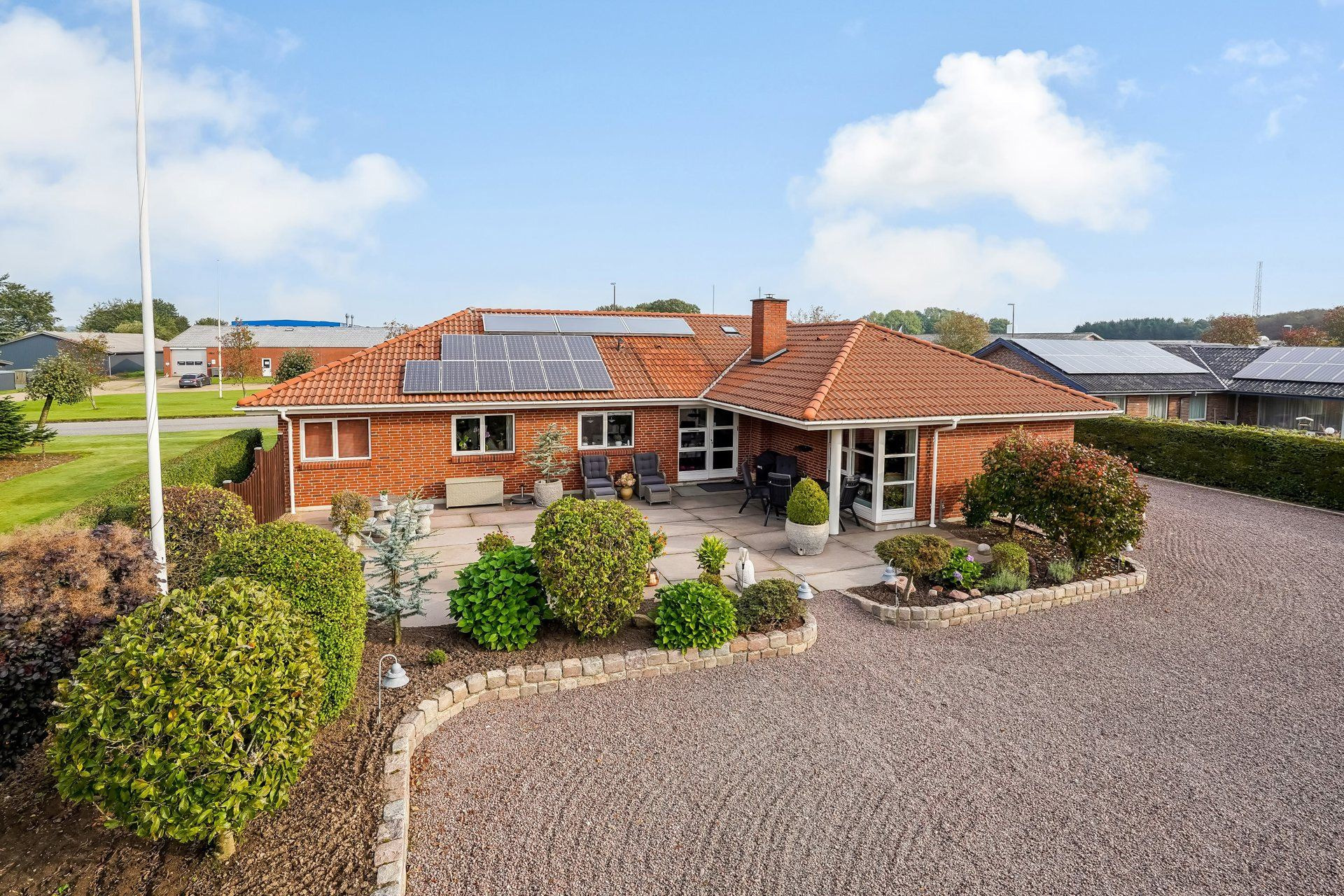 En ren boligdrøm på [m² på dyreste bolig] m² til 3,5  mio. kroner er nu komme til salg i Jelling: Se hvor de dyreste boliger til salg i Jelling er